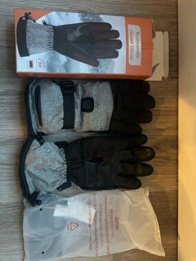 Rechargeable Heated Winter Gloves - Gray & Black